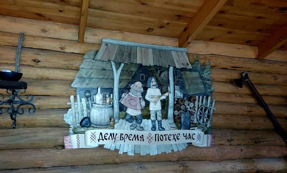 Резное панно